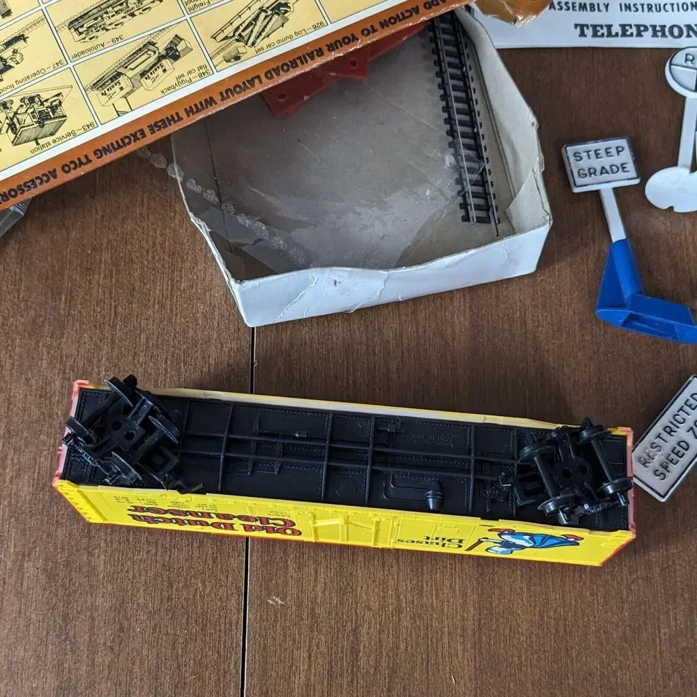 Tyco Old‎ Dutch Cleanser Box Car Train, Model 705 Telephone Shanty Various Signs